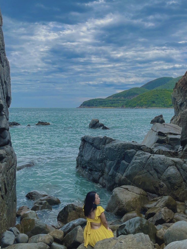 Dù đến Nha Trang nhiều lần, nữ du khách này vẫn mãi mê mẩn vẻ đẹp nơi đây.