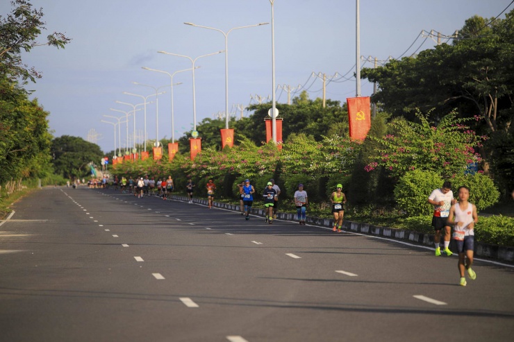 Sở hữu vị trí chiến lược quan trọng, hiện huyện Cần Giờ được quy hoạch nhiều dự án trọng điểm như cầu Cần Giờ (thay thế cho phà Bình Khánh) và đặc biệt là Cảng trung chuyển quốc tế Cần Giờ.