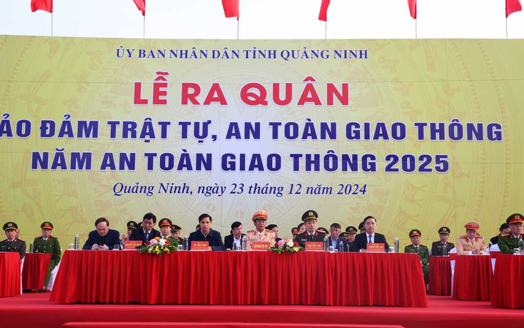 Quảng Ninh ra quân đảm bảo trật tự, an toàn giao thông - Ảnh 1.