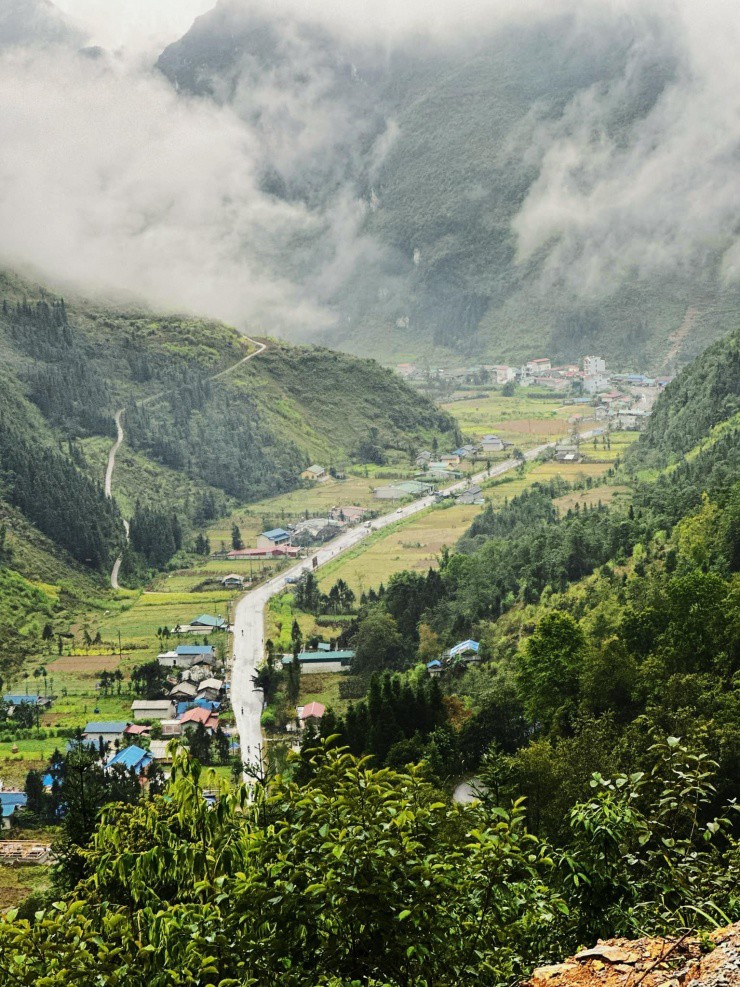 Ngắm nhìn vẻ đẹp của thiên nhiên.