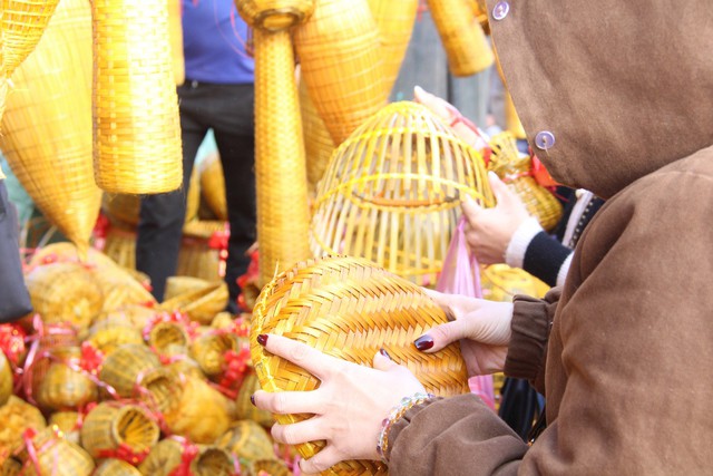 Chợ Viềng đã có lịch sử hàng trăm năm, gắn liền với tín ngưỡng thờ Mẫu - nét văn hóa tâm linh đặc sắc của người Việt.