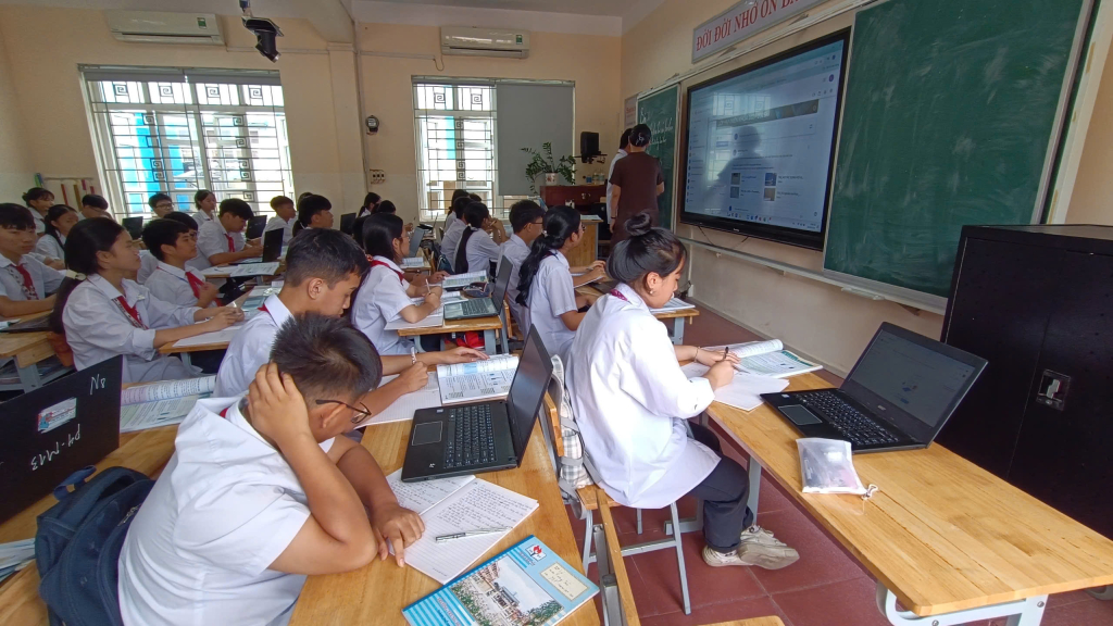 Quảng Ninh chỉ đạo công tác quản lý dạy thêm, học thêm - Ảnh 1.