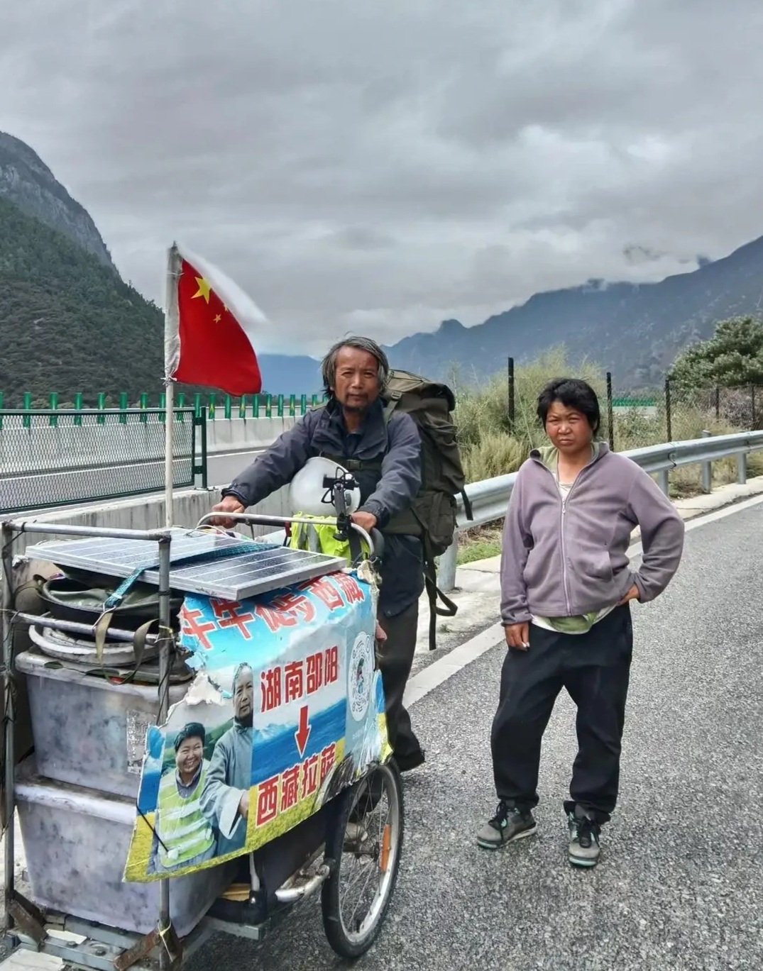 Người đàn ông chi gần 100 triệu đồng đưa vợ đi bộ 3.000km chữa trầm cảm - 1