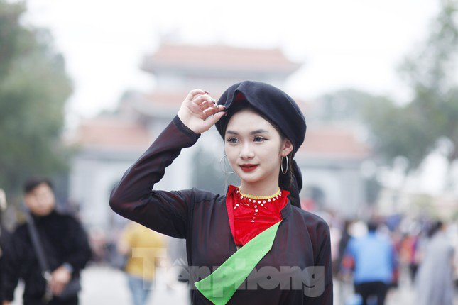 Liền chị quan họ tại hội Lim - một lễ hội nổi tiếng ở Bắc Ninh. Ảnh: Nguyễn Thắng.