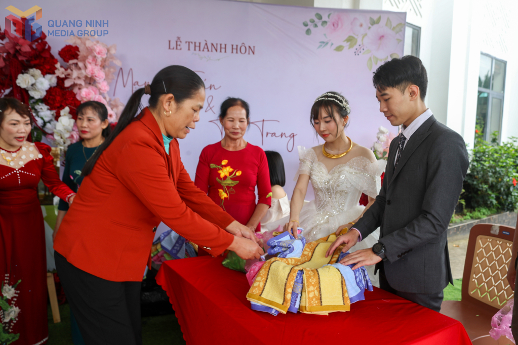 2329959_wtm_ac4737371b526744947aabc7bbc248b8-1 rửa mặt