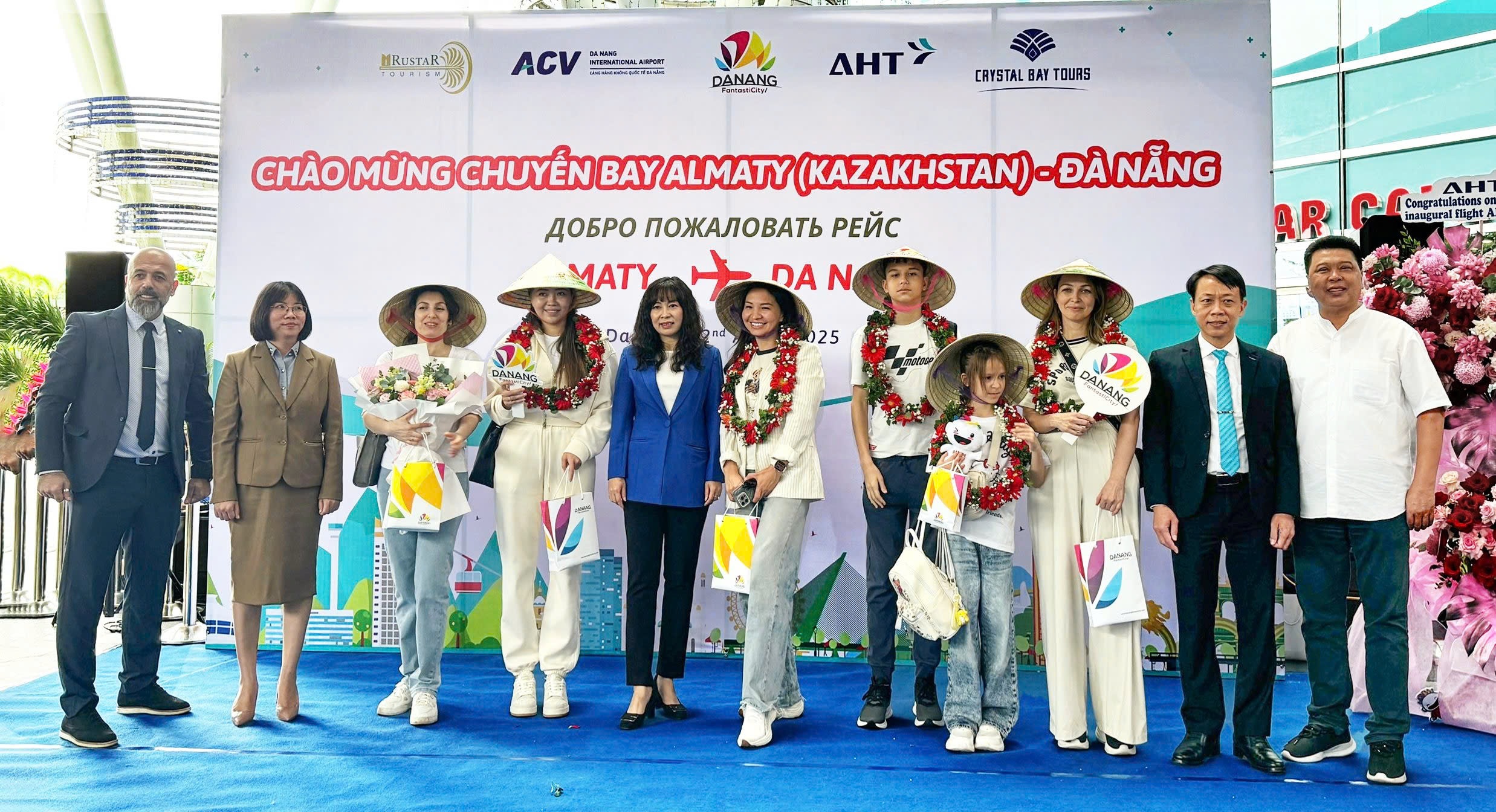Crystal Bay đón chuyến bay thẳng đầu tiên từ Almaty - Kazakhstan đến Đà Nẵng - 1