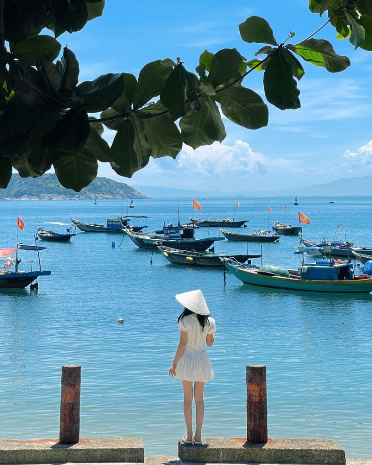 Vẻ đẹp hoang sơ và yên bình. Ảnh CheckinVietnam 