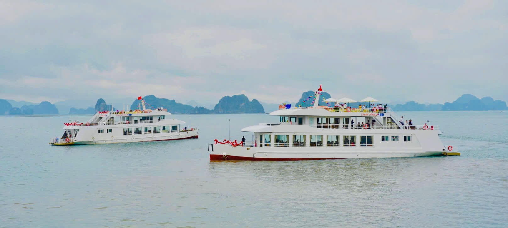 Khai trương 2 tàu du lịch cao cấp phục vụ khách tham quan Vịnh Bái Tử Long - 2