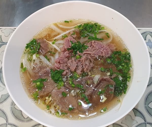 Ăn phở bò ở sân bay Thái Lan, khách Việt bất ngờ vì rẻ hơn ở Nội Bài 4 lần - 1