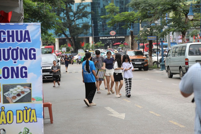 Hạ Long thưa khách, cảng tàu không còn chen lấn- Ảnh 3. Hạ Long thưa khách, cảng tàu không còn chen lấn- Ảnh 3.